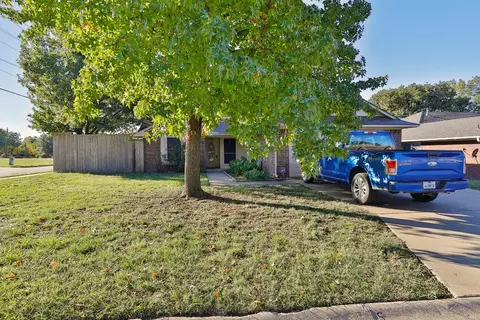 2000 Benjamin Dr, Sanger, TX 76266