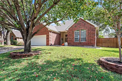 2608 Briargrove Dr, Hurst, TX 76054