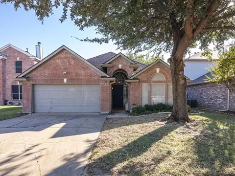6718 Amberdale Dr, Fort Worth, TX 76137