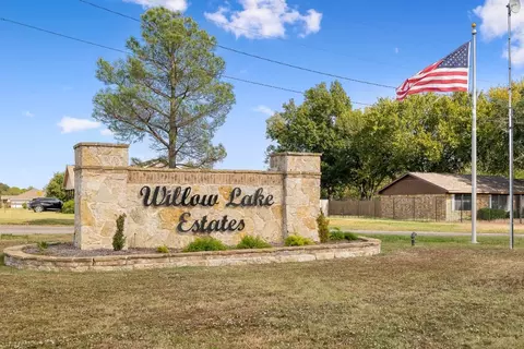 385 Willow Dr, Wills Point, TX 75169