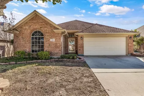 8762 Saranac Trl, Fort Worth, TX 76118