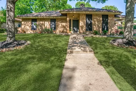 2236 Farrington Ln, Hurst, TX 76054