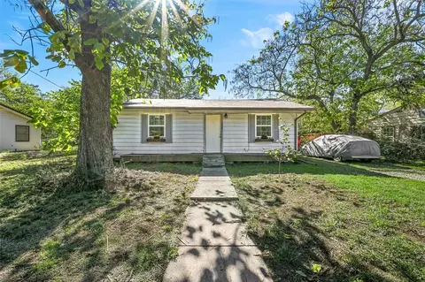 1520 Wayne St, Denton, TX 76209