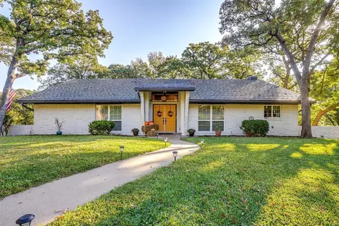1203 Pebble Creek Dr, Euless, TX 76040