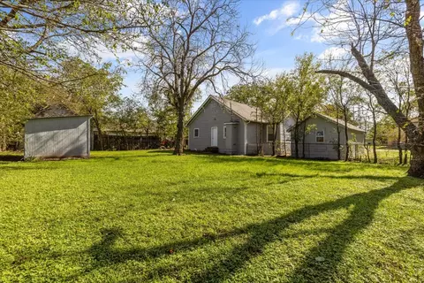 104 E 2nd St, Cleburne, TX 76031 photo 17
