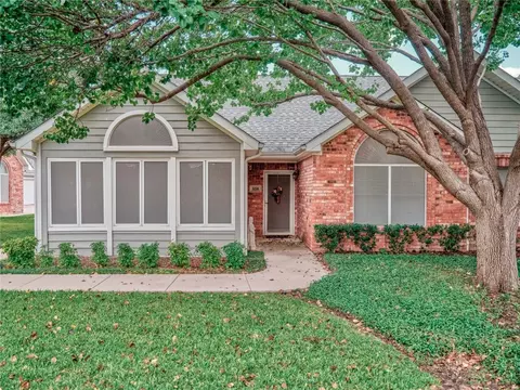 5236 Welden Ct, Fort Worth, TX 76132