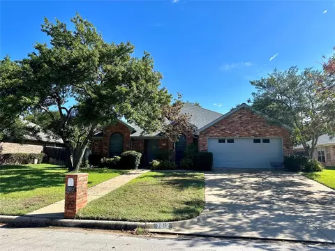 7012 Spanish Oaks Dr, North Richland Hills, TX 76182