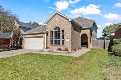 2140 Pritchard Dr, Grapevine, TX 76051