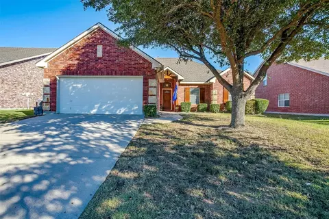 552 Griffith Dr, Saginaw, TX 76179
