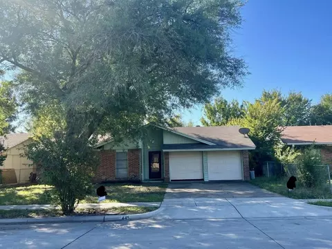 445 W Springdale Ln, Grand Prairie, TX 75052