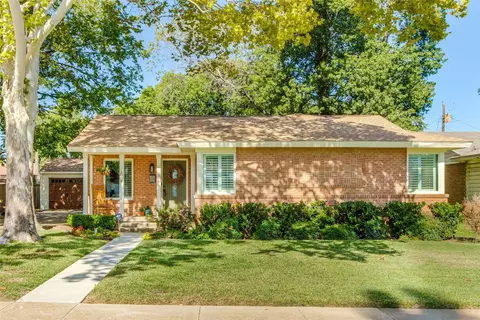 321 Lakeside Dr, Irving, TX 75062