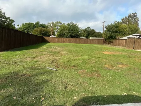 221 E Park St, Little Elm, TX 75068