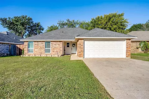 6300 Lotus Dr, Arlington, TX 76001