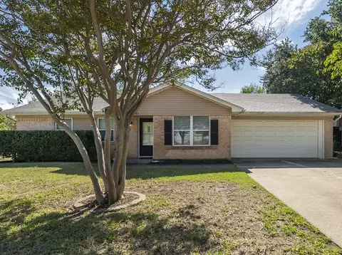 745 Briarwood Ln, Hurst, TX 76053
