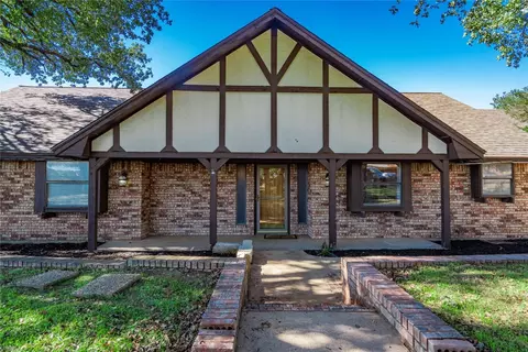 1201 W David Ave, Decatur, TX 76234