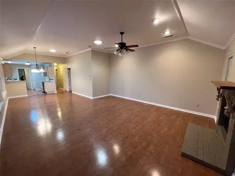 428 E Ash Ln, Euless, TX 76039 photo 2