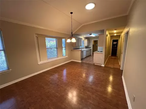 428 E Ash Ln, Euless, TX 76039 photo 3