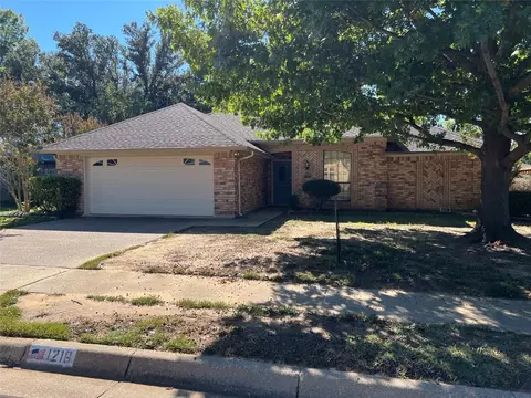 1216 Briarhaven Dr, Bedford, TX 76021