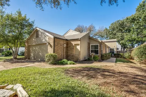 14901 Le Grande Dr, Addison, TX 75001