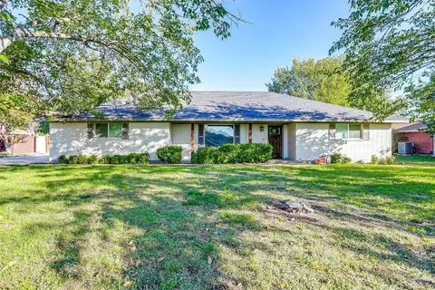 713 Crockett Dr, Burleson, TX 76028