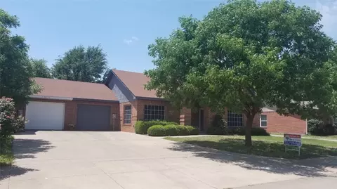 421 Oak St #B, Burleson, TX 76028