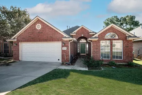 12720 Chinaberry Ct, Euless, TX 76040