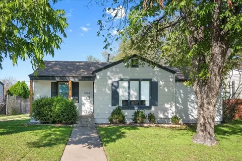 3824 Desert Ridge Dr, Fort Worth, TX 76116