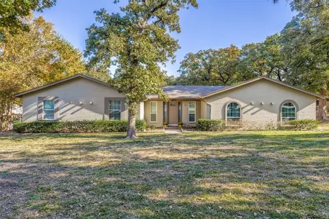 16 Spring Oaks Rd, Burleson, TX 76028