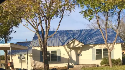 417 W Grogan St, Hamilton, TX 76531