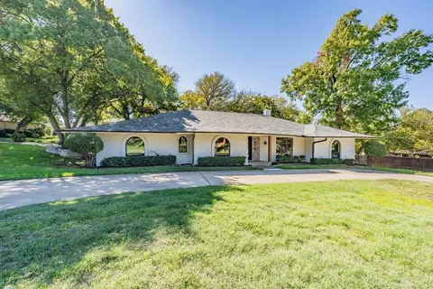 1818 Waterwood Dr, Arlington, TX 76012