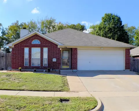 5906 Summerfield Dr, Arlington, TX 76018