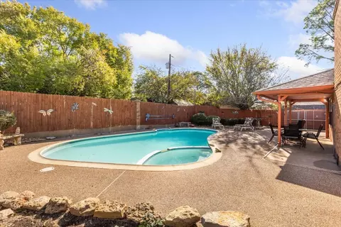 307 Mistletoe Ln, Keene, TX 76059