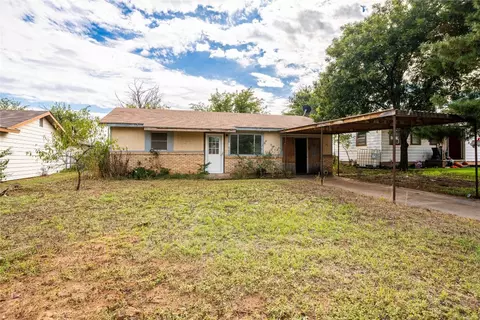 1107 5th St, Knox City, TX 79529