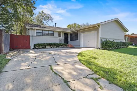 2905 W Gambrell St, Fort Worth, TX 76133