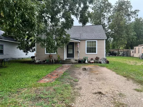 1018 Truelove St, Gainesville, TX 76240
