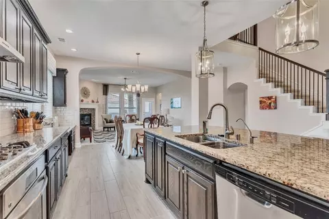 6718 Capistrano St, Irving, TX 75039 photo 9