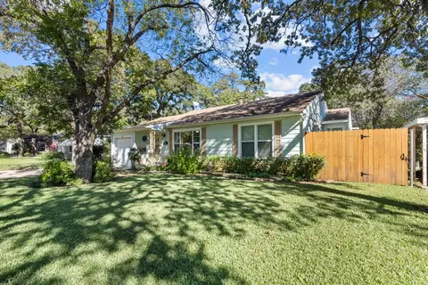 1204 Churchill Rd, River Oaks, TX 76114