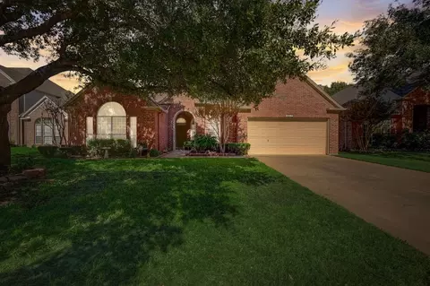 1844 Glen Wood Dr, Grapevine, TX 76051