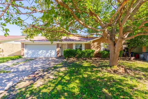 113 Coury Rd, Everman, TX 76140