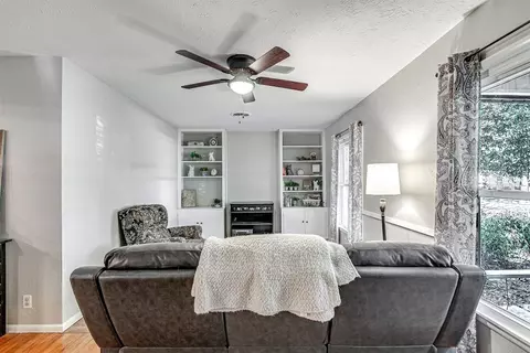 1712 Stewart Dr, Arlington, TX 76013