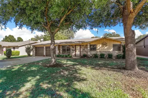 5621 Hensley Dr, Fort Worth, TX 76134