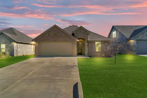 3207 Windcrest Dr, Granbury, TX 76049