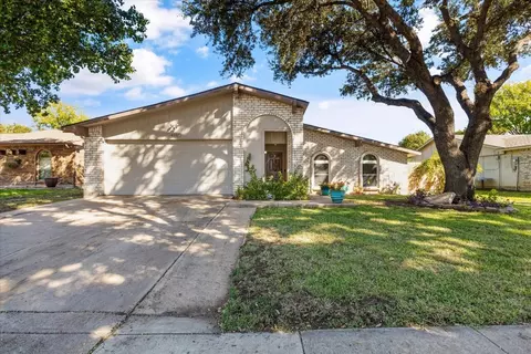 4037 Longstraw Dr, Fort Worth, TX 76137