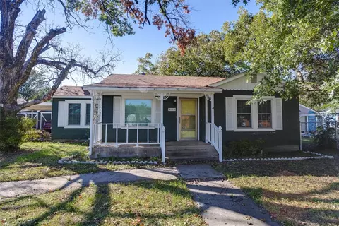 629 N Las Vegas Trl, White Settlement, TX 76108