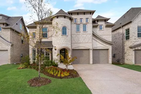 8401 Watersway Dr, Rowlett, TX 75088