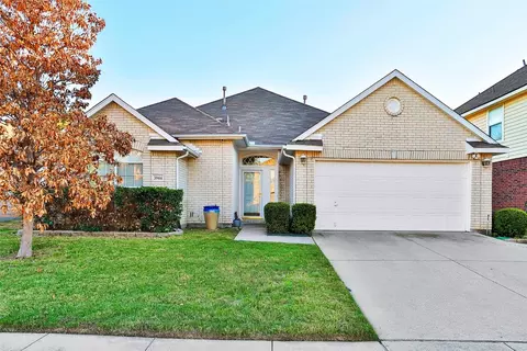 3944 Larkspur Dr, Haltom City, TX 76137