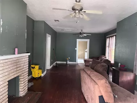 2904 Lipscomb St, Fort Worth, TX 76110