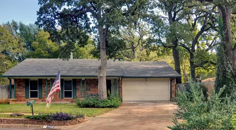2505 Ridgemoor Ct, Arlington, TX 76016
