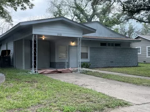 1918 S China St, Brady, TX 76825