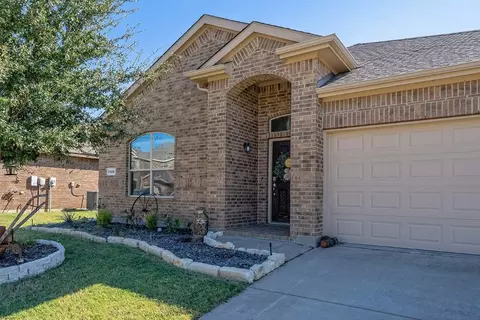 5120 Mountain View Dr, Krum, TX 76249 photo 2